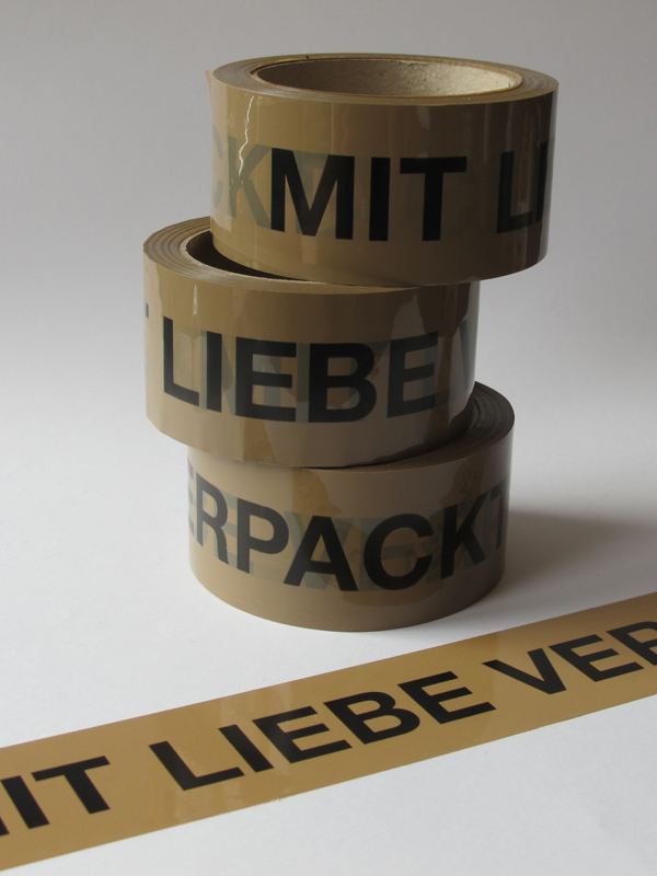 The sticky paper tape "Mit Liebe verpackt"